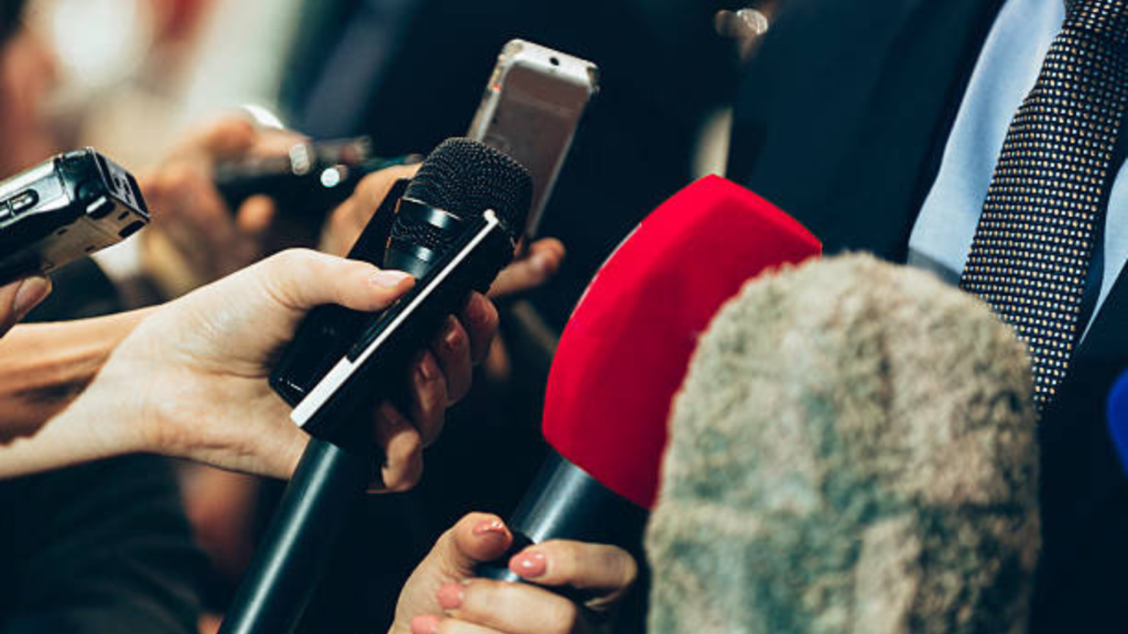 How to Become a Journalist Without a Degree in Mass Communication?